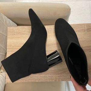 NWOT Zara fitted fabric round heel boots